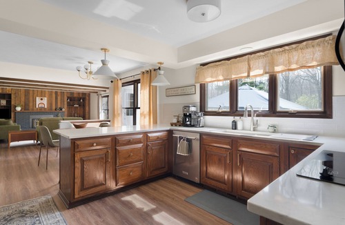 Scott County House | Modern Woodland Retreat on 107 Acres, 5BR/4BA, Le Claire, IA