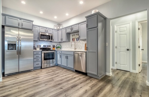 College Place House | Modern WW Valley Retreat- EV Charger, BBQ, Near WWU & Wineries, Large Backyard