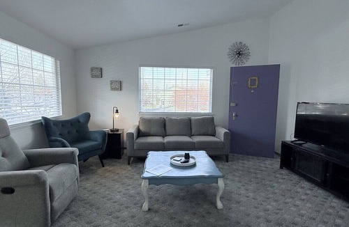 Hillcrest Apartment | Monica & Rachel’s Friends-Themed Purple Door 2BR Pet Friendly Near Airport & Downtown