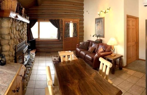 Darby Cabin | Montana Mountain Glamping: Charming Log Cabin with in Darby