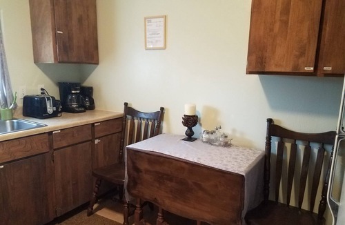 Florence Apartment | Montana Mountain Moods Bed and Bath! Lower RATES