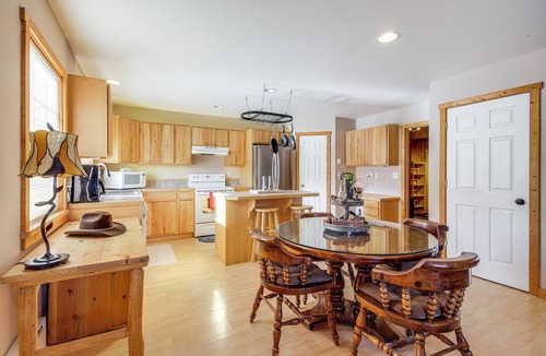 Emigrant Apartment | Montana Vacation Rental: 32 Mi to Yellowstone!