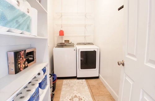 Sugar House House | MONTHLY RATE+Spacious Sugarhouse 5bd 3bth Home+Fully Fenced Yard+Pets+Hot Tub!