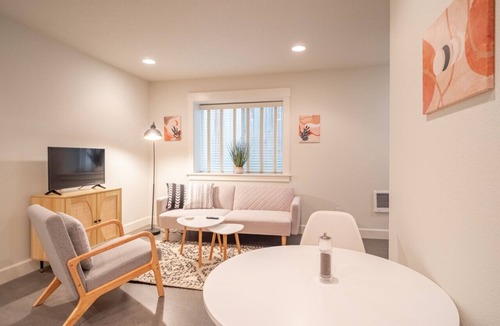 Sabin Apartment | Monthly Rental - Charming Retreat in Alberta Arts District