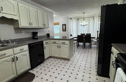 Olive Branch House | Monthly- Spacious 5BR/2.5BA- Brick Home in Olive Branch