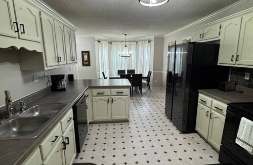 Olive Branch House | Monthly- Spacious 5BR/2.5BA- Brick Home in Olive Branch