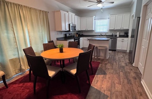Olive Branch House | MONTHLY STAYS-Relaxing 4BR Getaway with Pool -with Extra Sleeping Space.