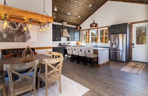 Orderville House | Moonlight Lodge | Private Hot Tub | Zion NP