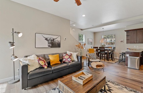 Flagstaff Villa | Moonlight Ridge Spacious Townhome 3 miles from Downtown AC Garage Near Snowbowl