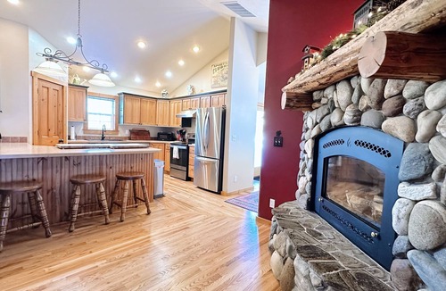 McCall Cabin | Moonridge Lodge – The Ultimate Work and Play Retreat