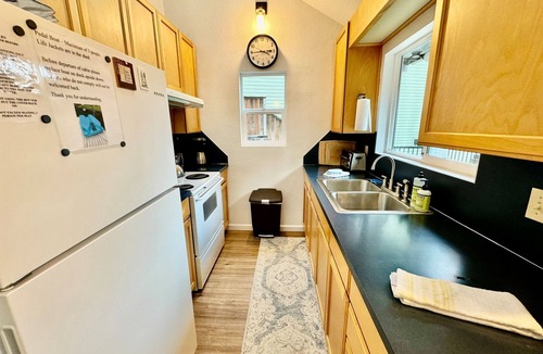 Florence House | Moonshadow Retreat on Mercer Lake