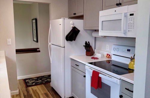 Moose Can Gully House | Moose Can Gully Home, Spacious Single Family 4 Bdrm South Hills