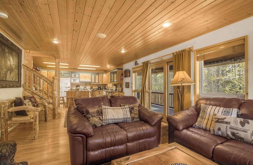 Island Park House | Moose Inn - 22 Miles to YNP ~ Wifi ~ BBQ ~ Firepit