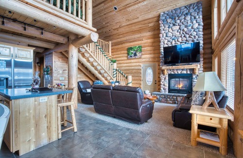 Island Park Cabin | Moose Tracks Cabin at Ponds Lodge Cabin 33