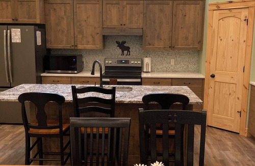 Island Park Cabin | Moose Tracks Inn: Family Friendly and Wheelchair Accessible.