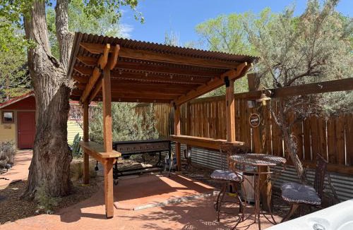 Moab House | Moosewood Cottage - Hot Tub, Downtown, Dog Friendly
