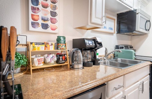 Shoreline House | Morden 3BR house, w/firepit, A/C, Pets, King beds