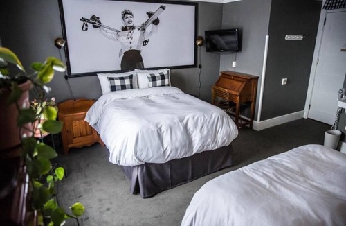 Hood River Hotel | More Than a Stay—A Place to Make Lasting Memories! Pets Are Welcome Here!