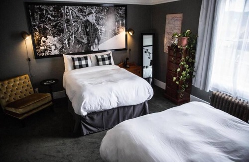 Hood River Hotel | More Than a Stay—A Place to Make Lasting Memories! Pets Are Welcome Here!
