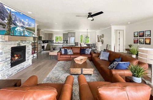 Tamarack Resort Cabin | Morning Manor · New Mountain Modern 5 Bedroom with Hot Tub