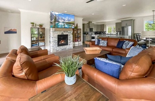 Tamarack Resort Cabin | Morning Manor · New Mountain Modern 5 Bedroom with Hot Tub