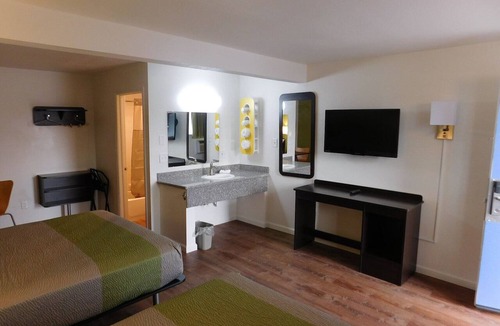 Burlington Hotel | Motel 6 Burlington, WA