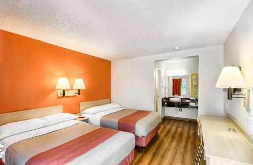 Paine Field-Lake Stickney Hotel | Motel 6-Everett, WA - South
