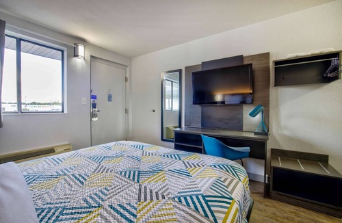 Tougaloo Hotel | Motel 6 Jackson, MS