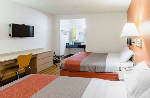 Medford Hotel | Motel 6 Medford, OR - North