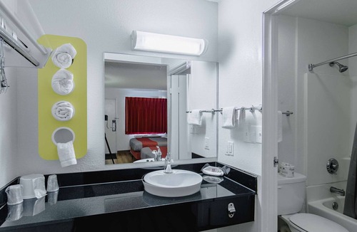Medford Hotel | Motel 6 Medford, OR - North
