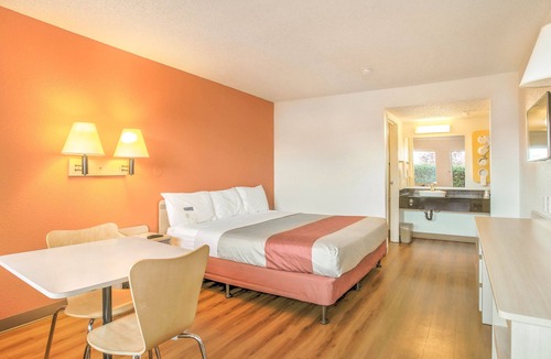 Medford Hotel | Motel 6 Medford, OR - North