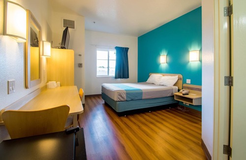 East Columbia Hotel | Motel 6 Portland, OR - I-5