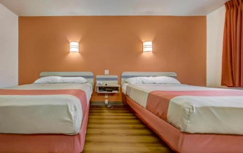 Roseburg Hotel | Motel 6-Roseburg, OR