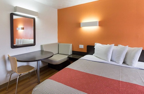Sidney Hotel | Motel 6 Sidney, OH