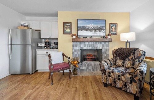 Bend Condo | Mount Bachelor Ski Condo w/Hot Tub & Pool Sleeps 6