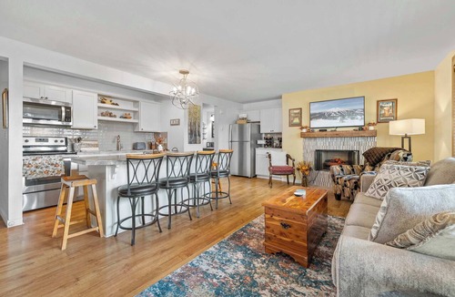 Bend Condo | Mount Bachelor Ski Condo w/Hot Tub & Pool Sleeps 6