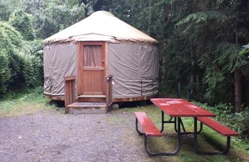 Bow Resort | Mount Vernon Camping Resort 16 ft. Yurt 7