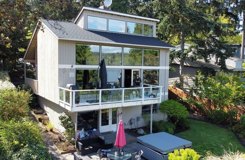 Mercer Island House | Mountain and Lake views on Mercer Island