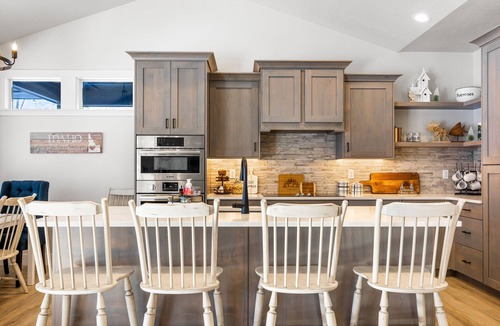 Cascade House | Mountain Bluebird - walk to lake, golf, and town - game rm - family friendly - sleeps 14