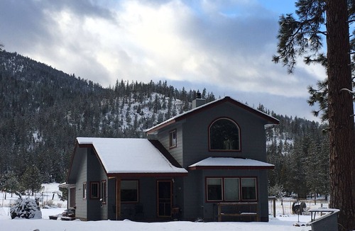 Weed House | Mountain Breeze - Pet Friendly Read Our Reviews