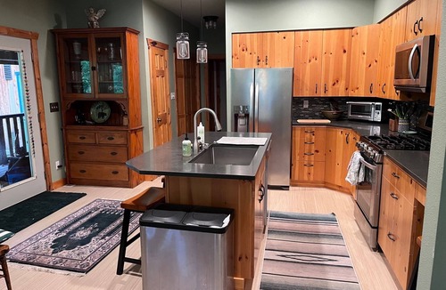 Enumclaw House | Mountain cabin - fun in all seasons!