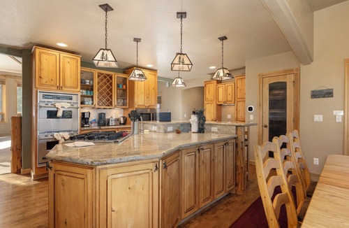 Granby House | Mountain chalet, 6 beds, private outdoor hot tub, heated garage