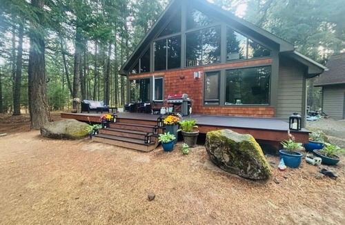 White Salmon Ski Chalet | Mountain Chalet in the Columbia Gorge just minutes from White Salmon River