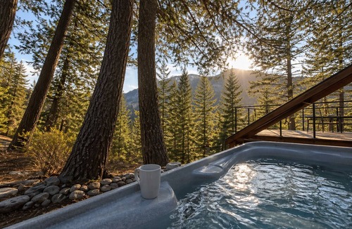 Joseph House | Mountain Lake Retreat w/Deck and Spa