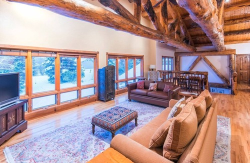 Driggs House | Mountain Meadow Haven ⁓ Hot Tub ⁓ Heated Garage