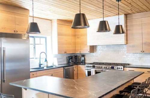 Island Park Cabin | Mountain Modern Cabin 25 min from Yellowstone