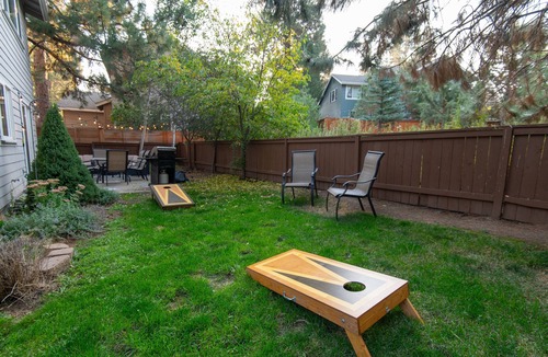 Westbrook Meadows House | Mountain Modern, Kid and Pet Friendly, AC,Kayak,SUPs, Sleeps 10, BBQ, Fireplace