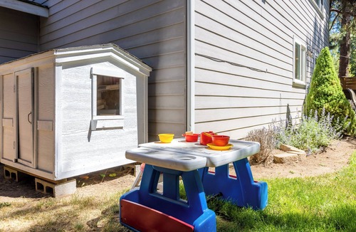 Westbrook Meadows House | Mountain Modern, Kid and Pet Friendly, AC,Kayak,SUPs, Sleeps 10, BBQ, Fireplace