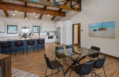 Sandpoint House | Mountain Modern Retreat | Sleeps 6 | Pet Friendly
