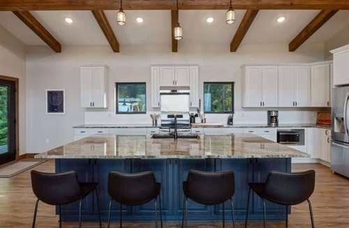 Sandpoint House | Mountain Modern Retreat | Sleeps 6 | Pet Friendly